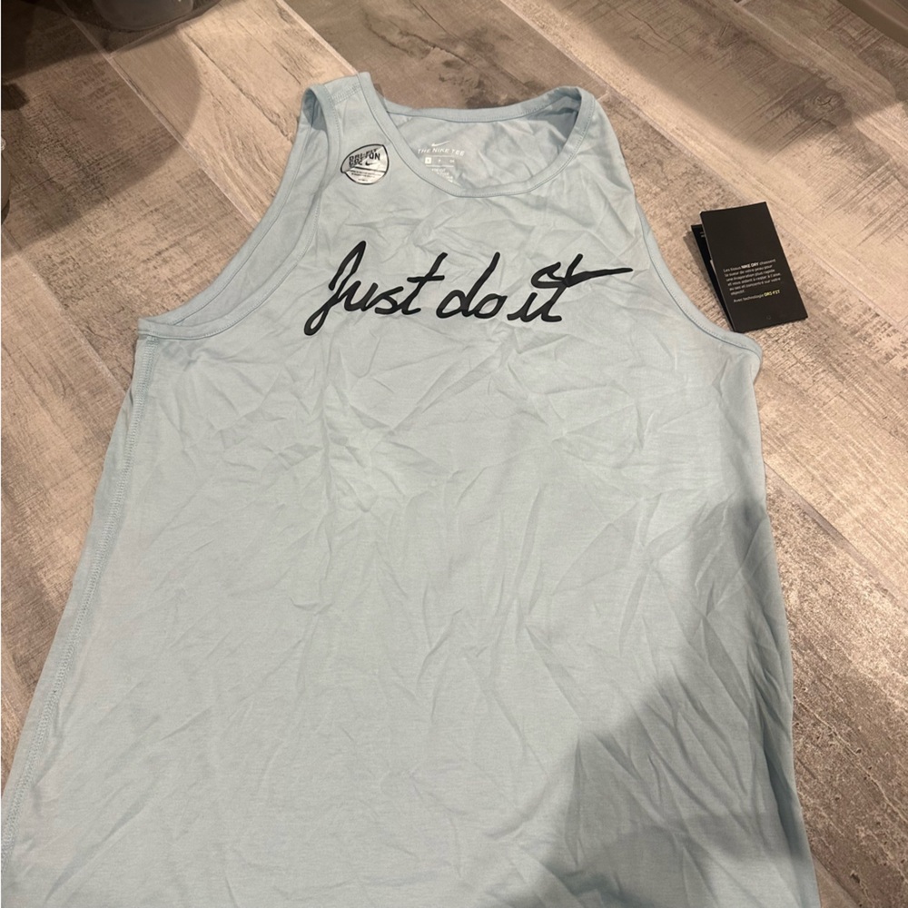 Nike NWT Women’s Tank
